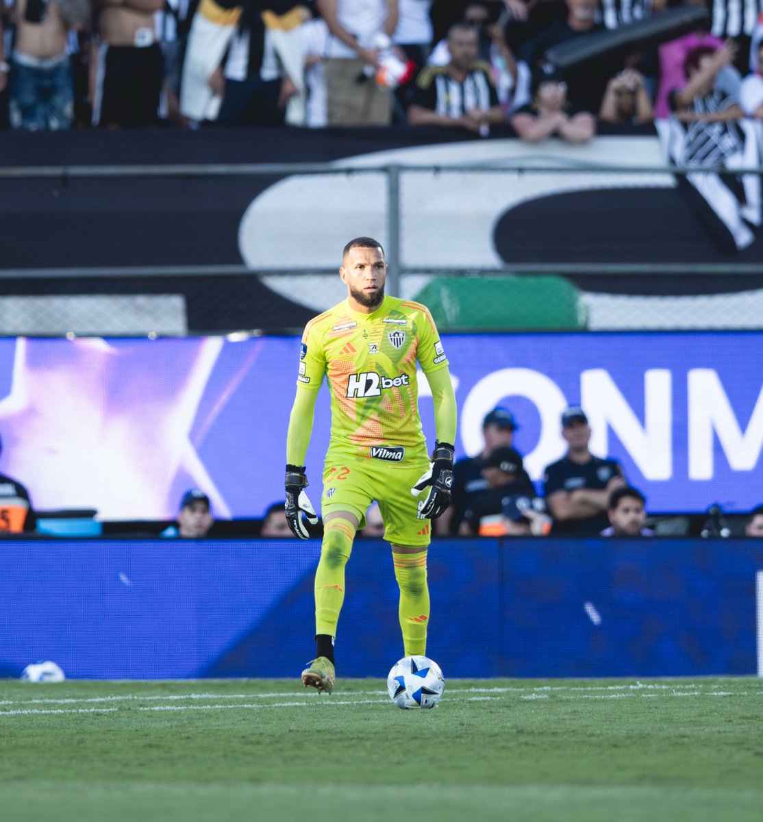 Esse aqui eu bato palma, esse aqui NUNCA pipoca. Everson é incontestável o jogador mais regular dessa geração, esse é o melhor goleiro da história do Clube Atlético Mineiro.