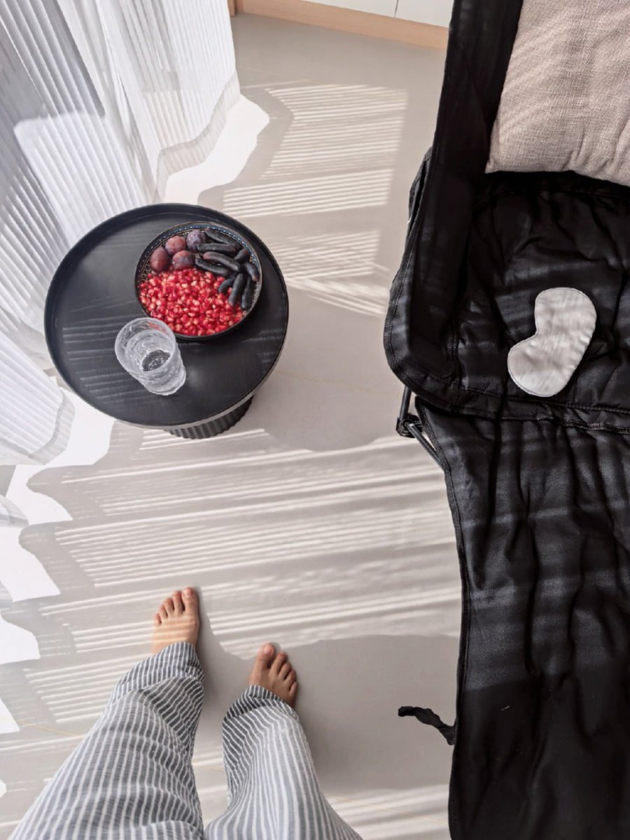 Uncommonswift's tweet image. 🍇✨ Indulging in nature&apos;s sweetest treasures while soaking up the warm sunlight.🌞💧 Pomegranates, grapes, and a refreshing glass of water  the perfect little escape that nourishes both body and soul. 🌿🥤