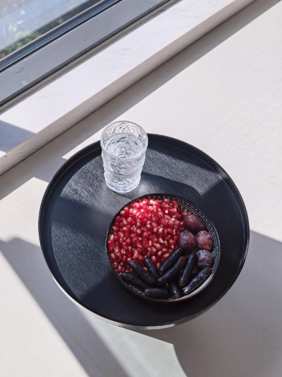 Uncommonswift's tweet image. 🍇✨ Indulging in nature&apos;s sweetest treasures while soaking up the warm sunlight.🌞💧 Pomegranates, grapes, and a refreshing glass of water  the perfect little escape that nourishes both body and soul. 🌿🥤