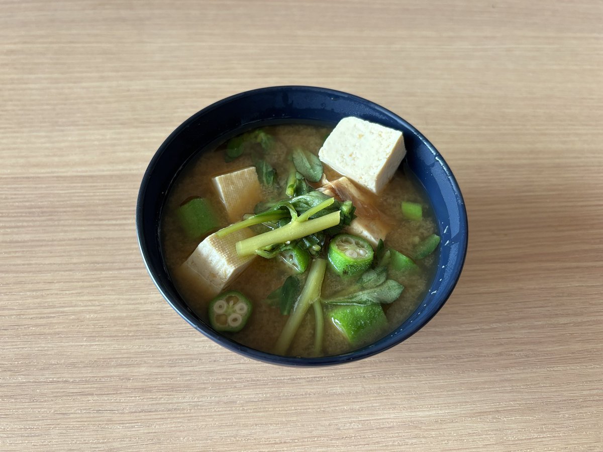 hanaho999's tweet image. 島豆腐、おくら、スベリヒユのお味噌汁。
やっぱり琉球山椒が合います。美味しい！
