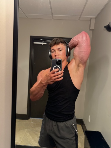MuscleGodFit's tweet photo. I just received Morning Coffee from Anonymous via Throne. Thank you! https://t.co/neYHllenMl #Wishlist #throne https://t.co/QSc6l7Byv6