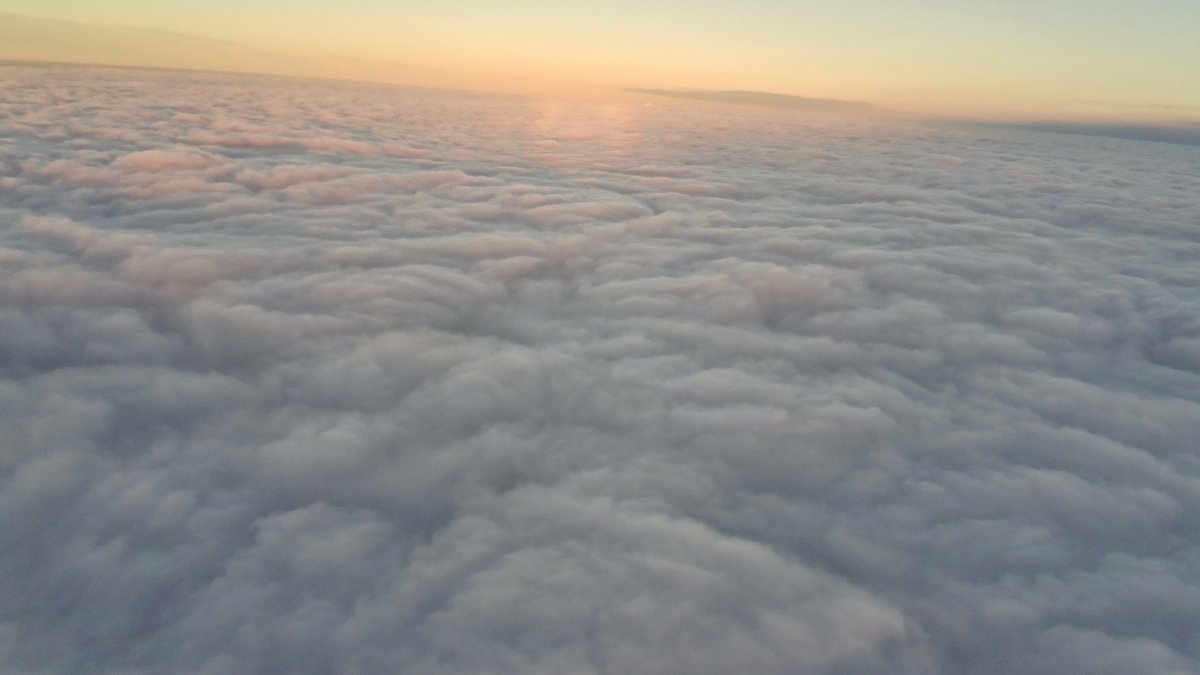 stmchsr01's tweet image. Surfing above the clouds at sunset this evening.

#aerial #cloudscience #cloudphysics #meteorology #physics #aerospace #engineering #storm #cumulus #thunderstorm #wx #clouds #aerial #otherworld #aboveclouds #air #watervapor #science #cloudscape #cottonball #blanket #meteorology