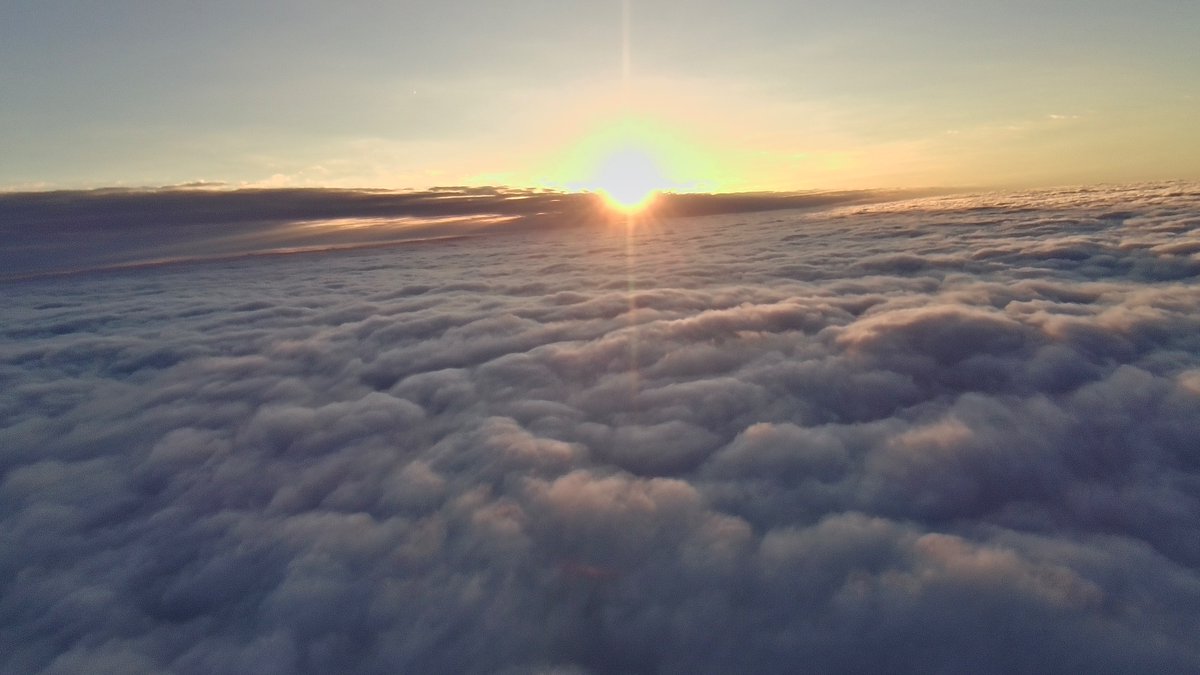 stmchsr01's tweet image. Surfing above the clouds at sunset this evening.

#aerial #cloudscience #cloudphysics #meteorology #physics #aerospace #engineering #storm #cumulus #thunderstorm #wx #clouds #aerial #otherworld #aboveclouds #air #watervapor #science #cloudscape #cottonball #blanket #meteorology