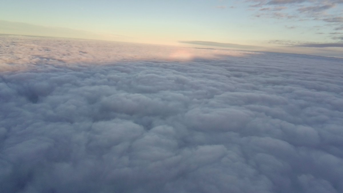 stmchsr01's tweet image. Surfing above the clouds at sunset this evening.

#aerial #cloudscience #cloudphysics #meteorology #physics #aerospace #engineering #storm #cumulus #thunderstorm #wx #clouds #aerial #otherworld #aboveclouds #air #watervapor #science #cloudscape #cottonball #blanket #meteorology