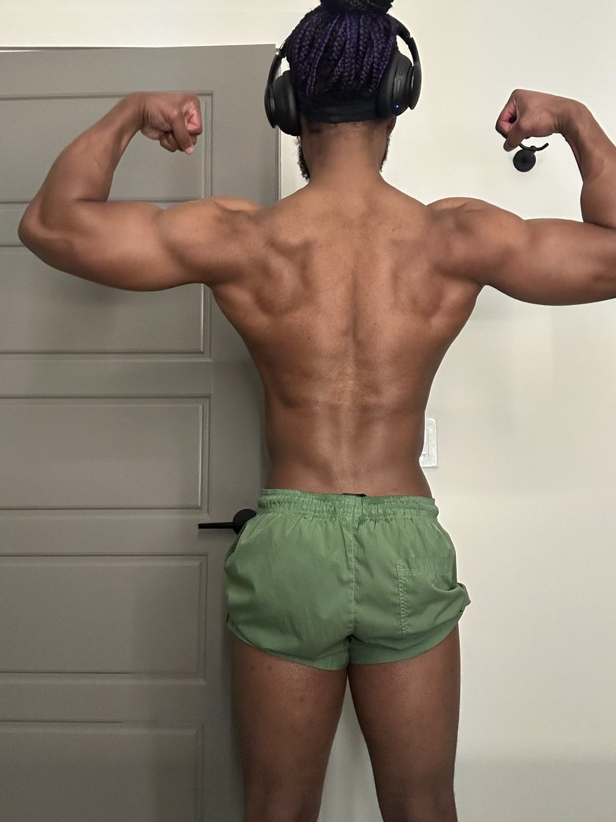 TheFractionator's tweet image. I lift because it’s fun as shit buuuuut also so I can fill out my Sailor Moon costume. That’s it , that’s the tweet