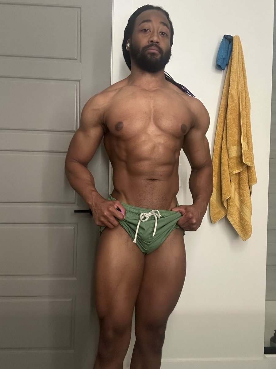 TheFractionator's tweet image. I lift because it’s fun as shit buuuuut also so I can fill out my Sailor Moon costume. That’s it , that’s the tweet