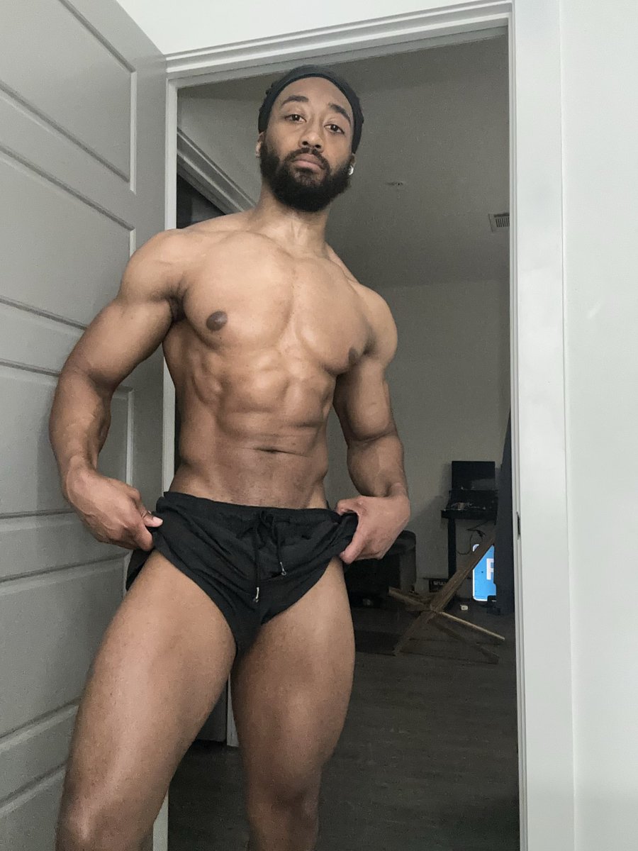 TheFractionator's tweet image. I lift because it’s fun as shit buuuuut also so I can fill out my Sailor Moon costume. That’s it , that’s the tweet