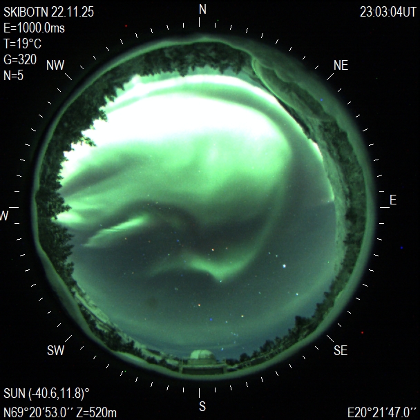 Magnetodawn's tweet image. BACC SKIBOTN &amp;amp; KEVO

continue to look beautiful!

fox.phys.uit.no/ASC/BACC.html

#auroraborealis #northernlights @AuroraNotify @theauroraguy