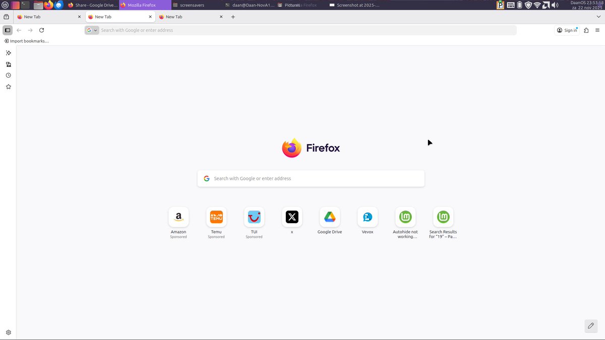 Daanos_iii's tweet image. Honestly, just give the taskbar × (close) buttons and you have an extra tab row.

Found a bug that lets the taskbar stay unhidden over window title bars. It blocks access to the title bar buttons (so you need to open/close/min-maximize via the taskbar), but it looks a lot cleaner