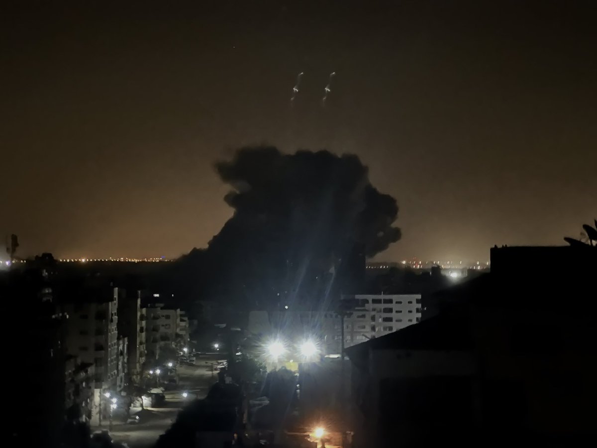 madhoun95's tweet image. Gaza right now, ceasefire is a lie! 
#GazaUnderAttack