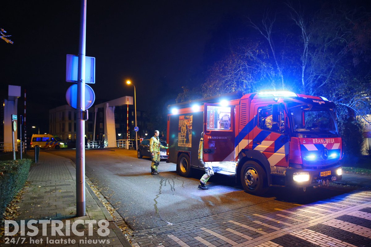Zwaargewond persoon gered uit water langs Kluiskade in Maasland