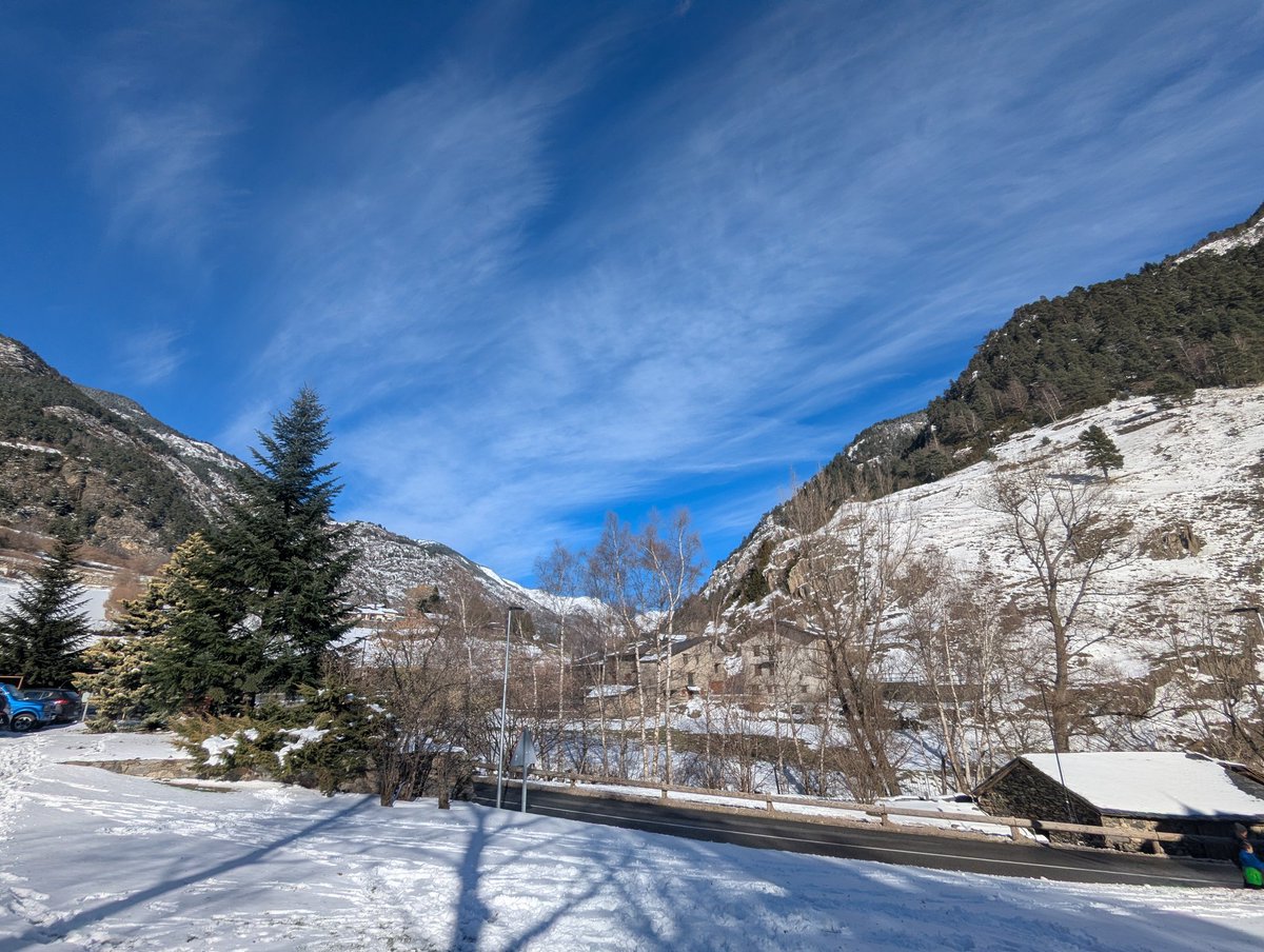 ☀️ #Dissabte | Dia assolellat i fred, tot i que les màximes han pujat respecte ahir.

🌡️⬆️ Màximes (°C) a #VisualMeteo:

6.6 #Escaldes Centre
5.7 #Escaldes Sa Calma
5.6 #Encamp
4.9 #Certés
2.1 #LaCortinada
2.0 #Rubió
-0.8 #ElsPlans ❄️

📸 La Cortinada