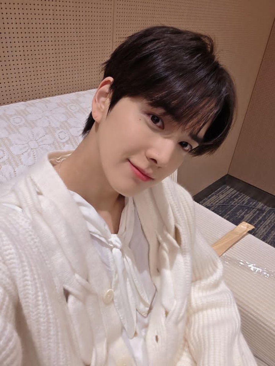 Cherry_kyu1's tweet image. SOBBING 😭💜