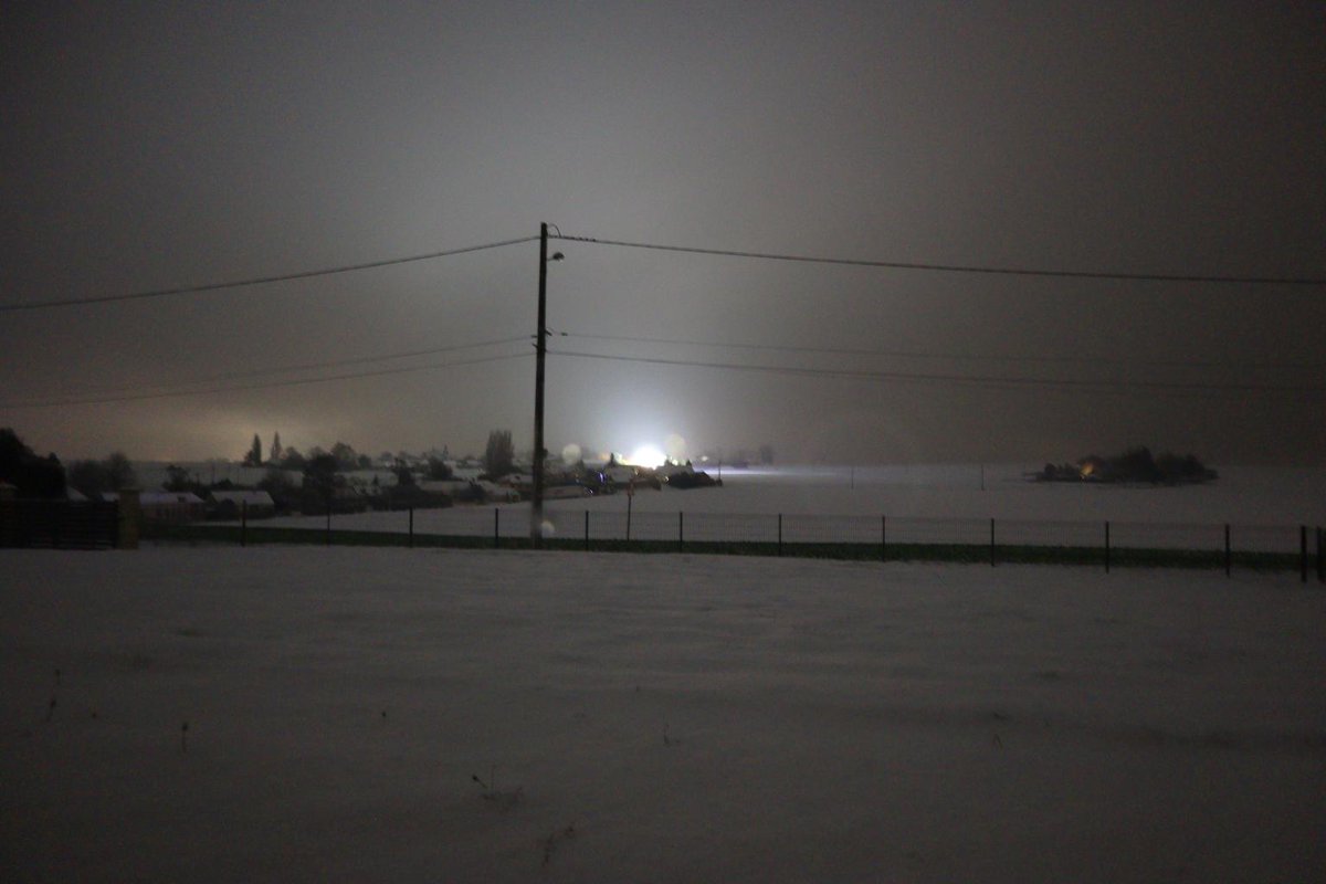 Aigle_e's tweet image. ❄ Fin de l&apos;épisode neigeux dans l&apos;Eure! Celui-ci aura déposé une belle couche de l&apos;ordre 5 à 7cm selon les endroits. Rendez-vous demain matin pour d&apos;autres photos !