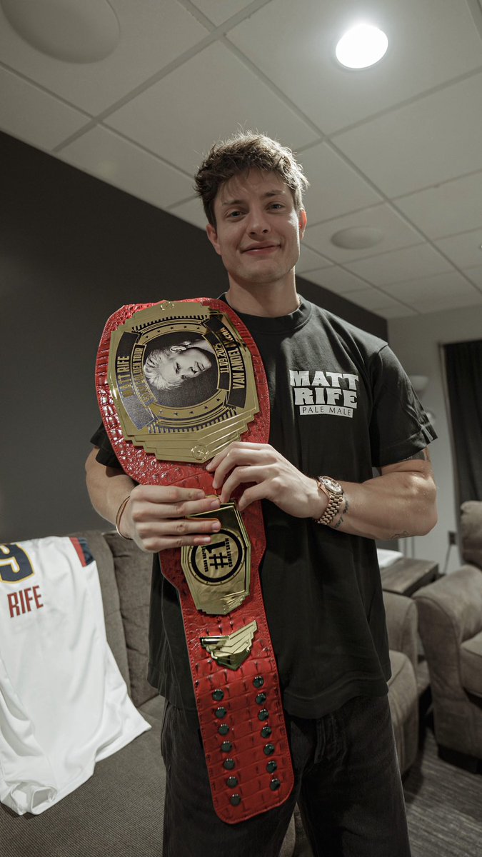 mattrife's tweet image. Broke the record for most tickets sold at a comedy show in Grand Rapids! 🏆🥰