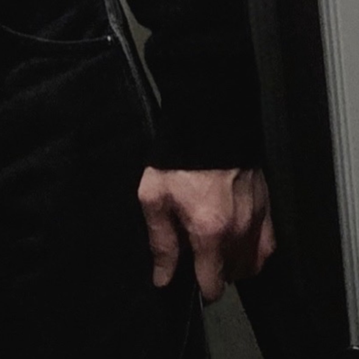 jadoreL313's tweet image. 이런 손은 정말 반칙 아니에요…?

#myungsoo #L
#엘 #김명수 #인피니트