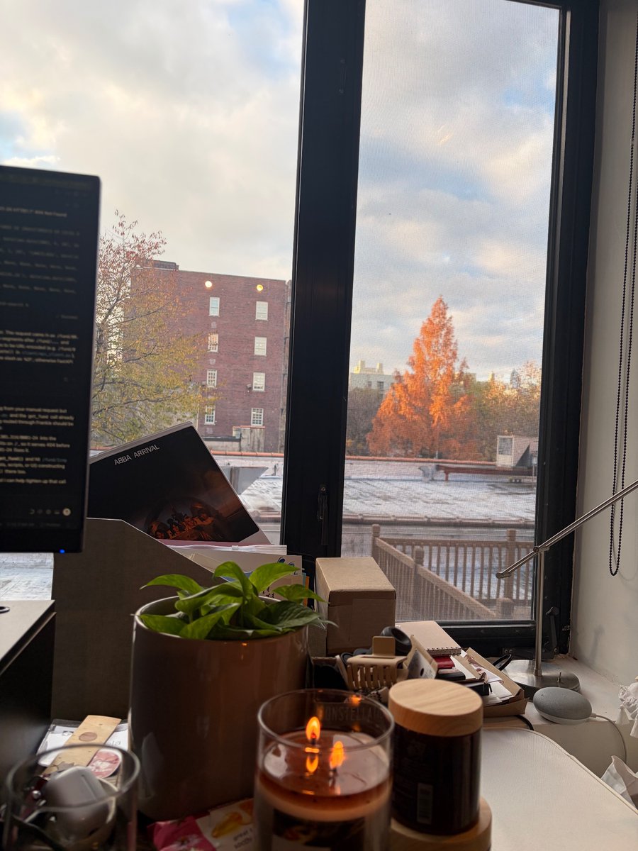 Daniela Velez tweet media