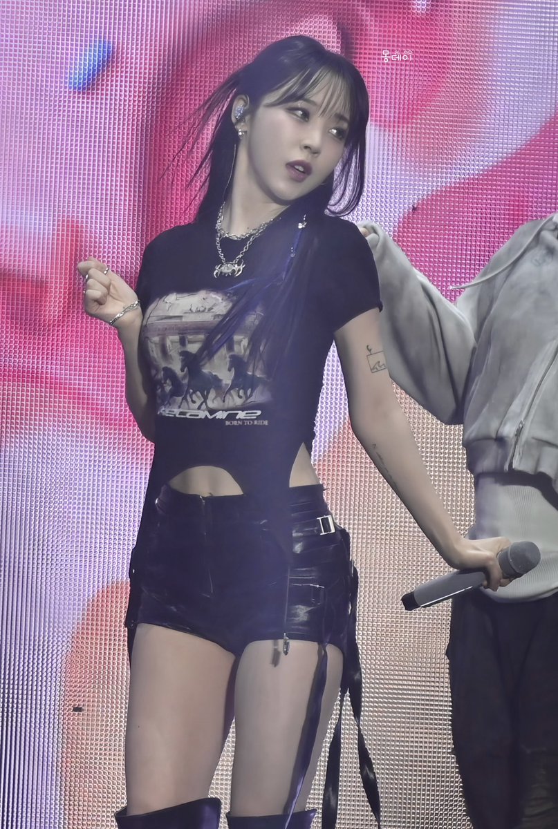 251122 MUSEUM : village of eternal glow 서울 

영원히 별을 향해 가고 있다💫

#문별 #마마무 
#MOONBYUL #MAMAMOO