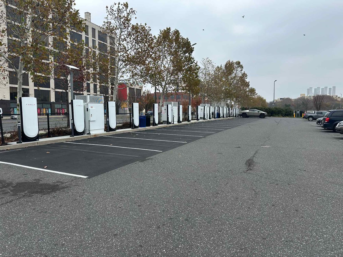 New Tesla Supercharger: Philadelphia, PA (20 stalls) 
tesla.com/findus?locatio…