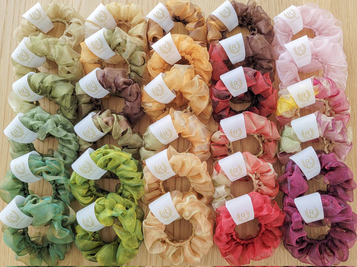 #色違いで欲しくなる日

リボンをふんわり編んだカラフルな
ドーナツシュシュたち🍩🐿️🎀
100種類以上あります🎨✨