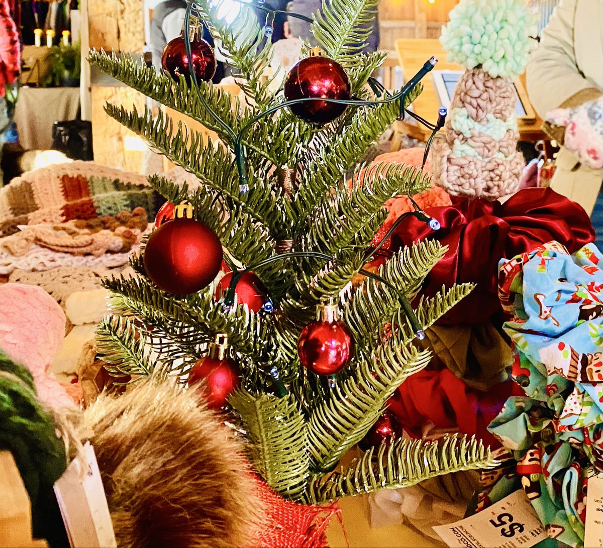 VisibleThink's tweet image. Kicking off the festive season on the farm at the yearly Holiday Market hosted by Mackinnon Brothers Brewing @LOYTWP  
Jingle bells, local all the way and yes that is a wall of beers behind me….