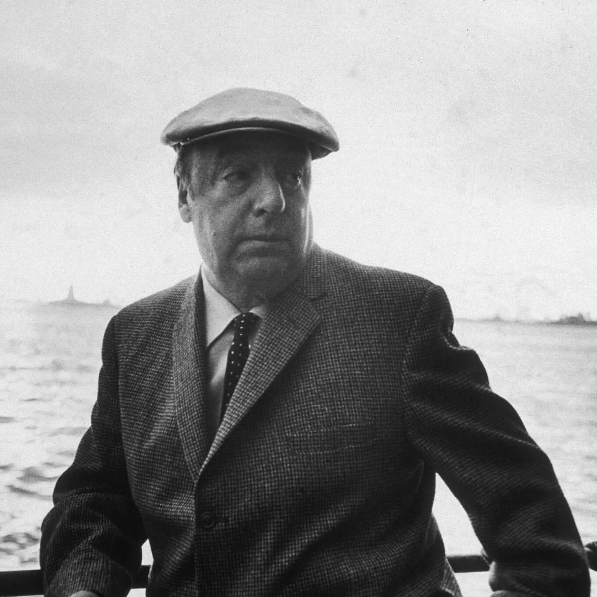 "Quand les parents vieillissent…
Laissez-les vieillir avec le même amour qu’ils vous ont fait grandir…
Laissez-les parler et raconter à plusieurs reprises des histoires avec la même patience et l’intérêt avec lesquels ils ont écouté les vôtres quand vous étiez enfant…