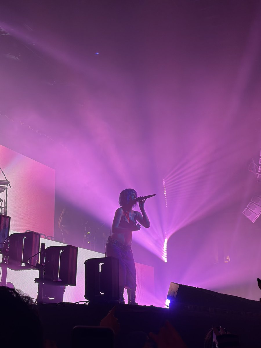 _braedin's tweet photo. back to badlands💜💙

📍Chicago

11.08.2025 https://t.co/ediM0eREhi