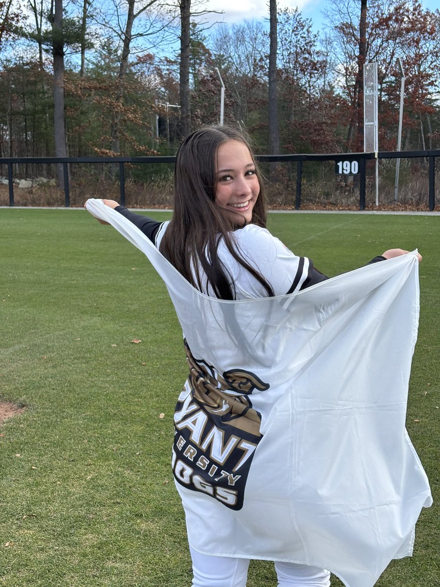 samsantanaa8's tweet photo. Exited to be a Bulldog!! Thank you to everyone who could make this possible! @IrongearC @_kathayyy @biankabell27 @BryantSoftball @FloStarsNatl https://t.co/NdFuE2HLBK