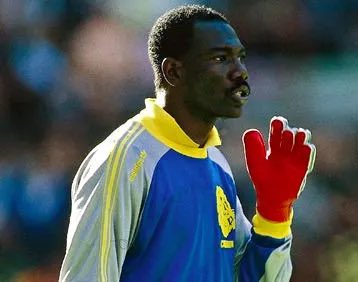 Le vieux a gagné 2 BO africains tellement il était fort, respectez