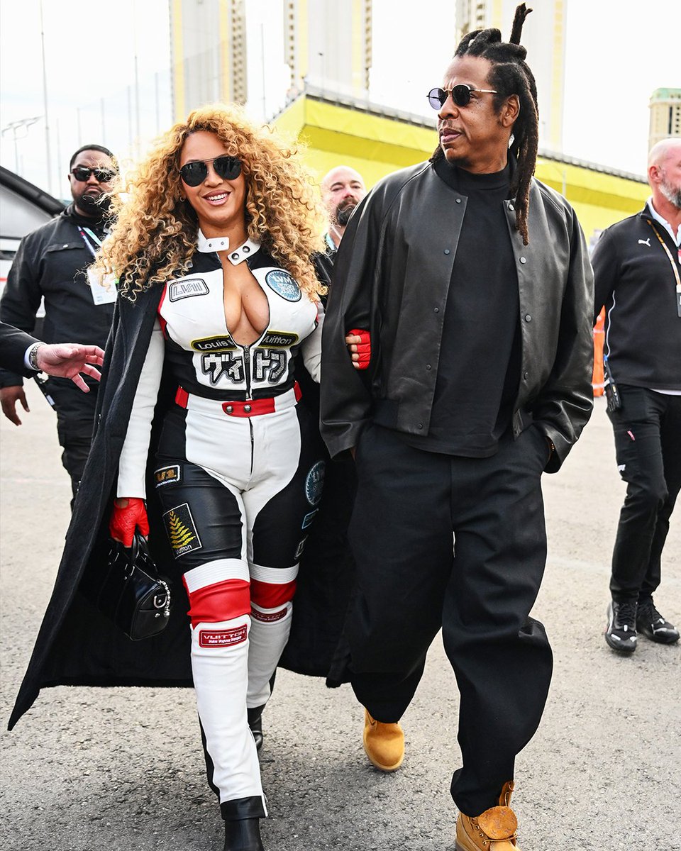 Beyonce &amp; Jay Z pulled up to the Las Vegas Grand Prix  🏎️ 🔥