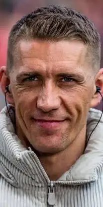 Der <a href="/VfL_Wolfsburg/">VfL Wolfsburg</a>-Trainer sieht aus wie Nils Petersen. 😄
#VFLWolfsburg #SCFreiburg