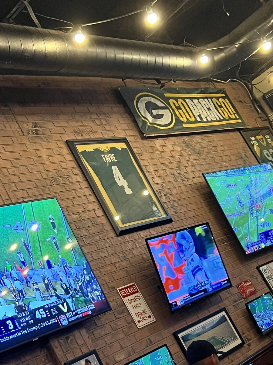 I’m in the wrong bar in Florida 
#OnePride