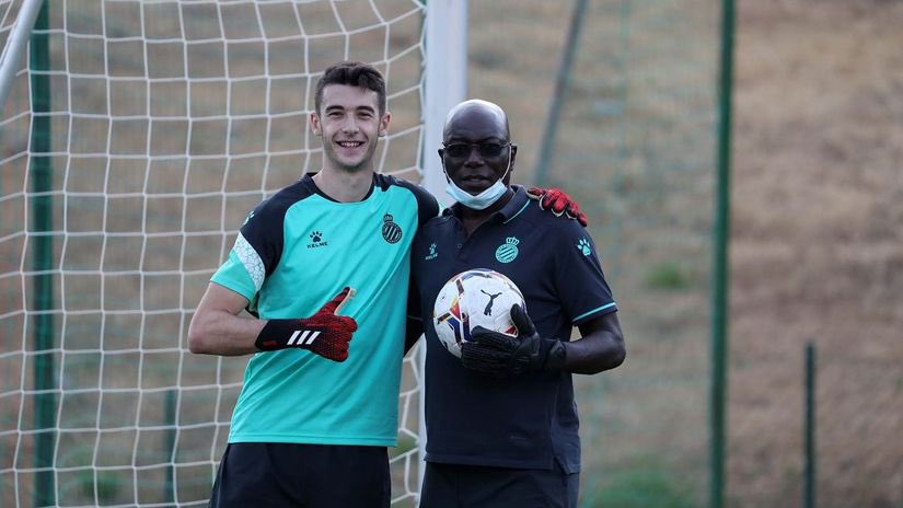 D’ailleurs je viens de découvrir qu’il a entraîné Joan Garcia. Y’a plus aucun doute notre gars va devenir un grand