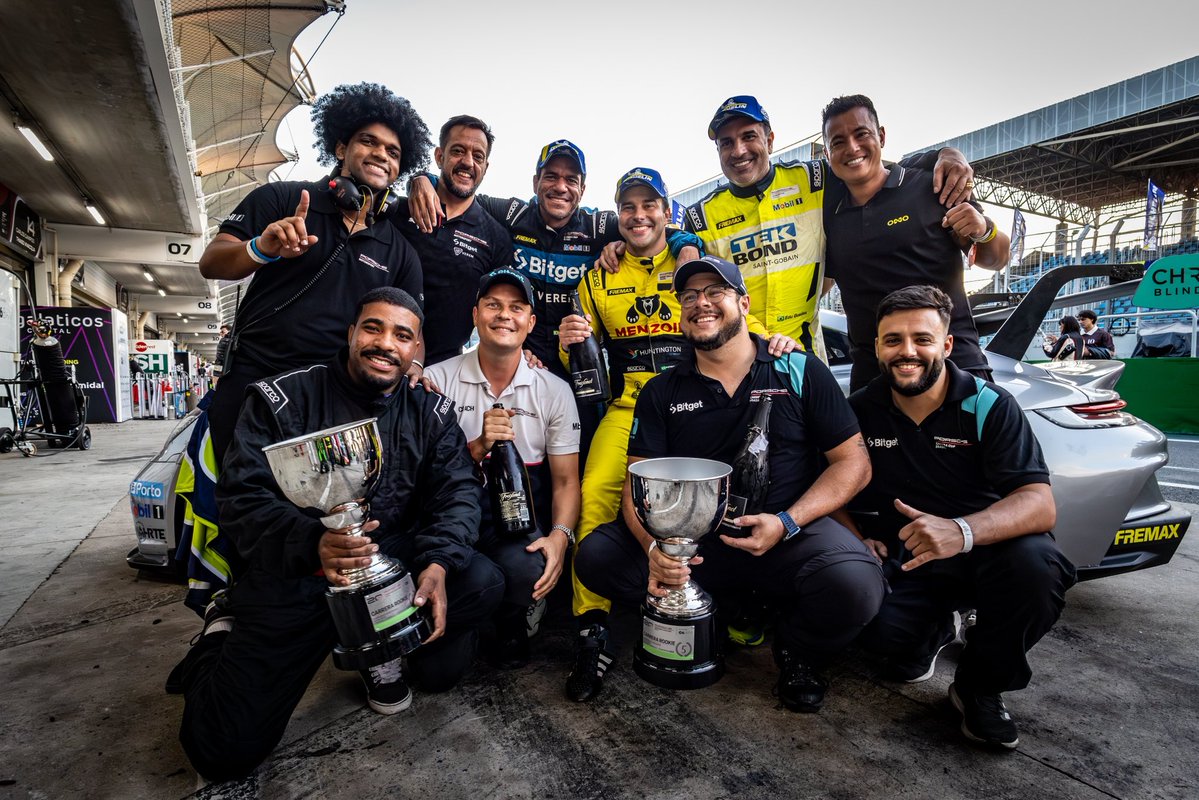 BitgetES's tweet image. ¡Fin de la carrera! Gracias a nuestro piloto Flavio Sampaio y equipo por una Porsche Cup más junto al team de Bitget LATAM 🫡

#EventwithBitget #PorscheCup