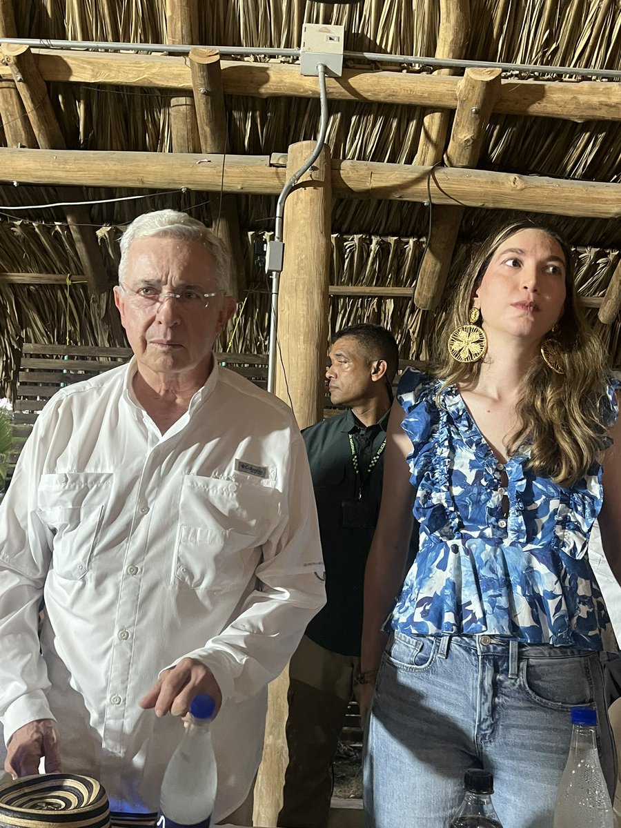 JesusMoraDiaz12's tweet photo. #Política | @AlvaroUribeVel y Ruby Chagui se reunieron con miles de ciudadanos en Cereté.

La comunidad destacó las obras impulsadas en el municipio y expresó su apoyo para que #RubyChagui regrese al Senado y represente nuevamente a Córdoba desde el Centro Democrático. https://t.co/8YtWVzgtFl