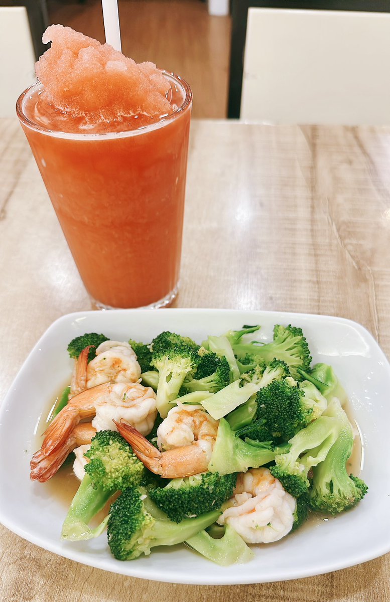yaj0's tweet photo. バンコクで食べた「海老とブロッコリー🥦炒め」とスイカ🍉ジュース
#jwave #ブロッコリー https://t.co/I9UlAO1mdj