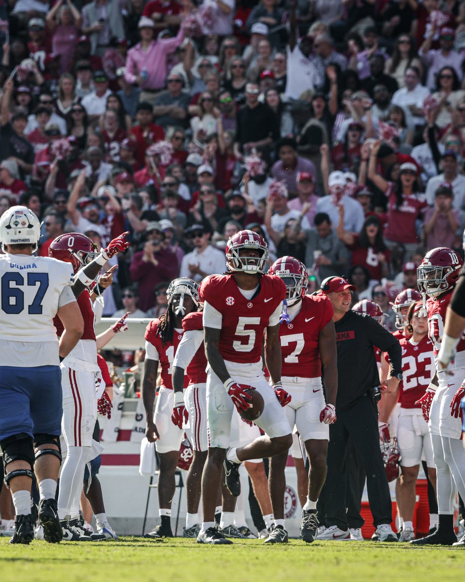 AlabamaFTBL's tweet image. SWARM D 😤

34 total yards today. Fewest total yds allowed in a game since October 13, 1962.