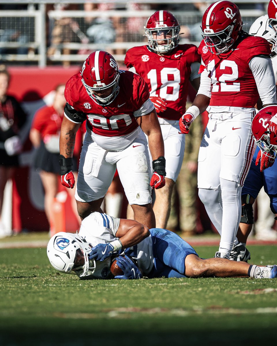 AlabamaFTBL's tweet image. SWARM D 😤

34 total yards today. Fewest total yds allowed in a game since October 13, 1962.