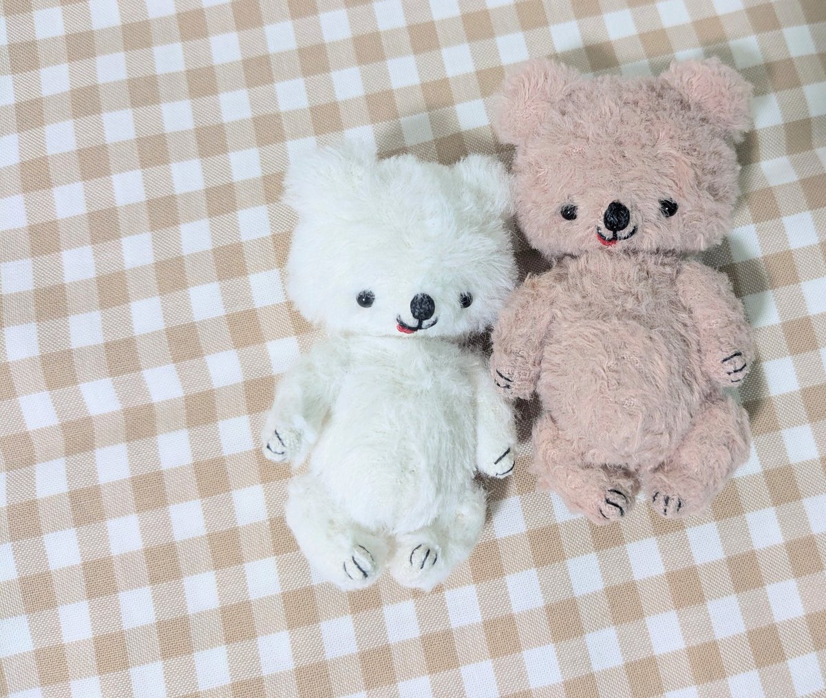 皆様、お久しぶりです！ 冬っぽい色のペロちゃん作ってました❄ 雪ん子