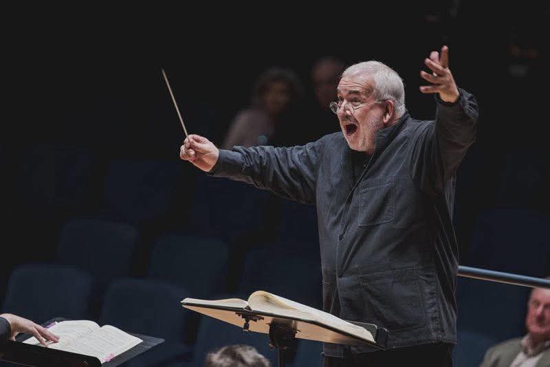 OperaLibera's tweet image. Cantare la vita nei diversi tempi dell’anno: @mdlgrenoble Mark Minkowski e l’Orchestra del @maggiomusicale ricreano la bellezza de Le Stagioni di #Haydn.
Ecco la nostra recensione.

operalibera.net/wp/2025/10/18/…