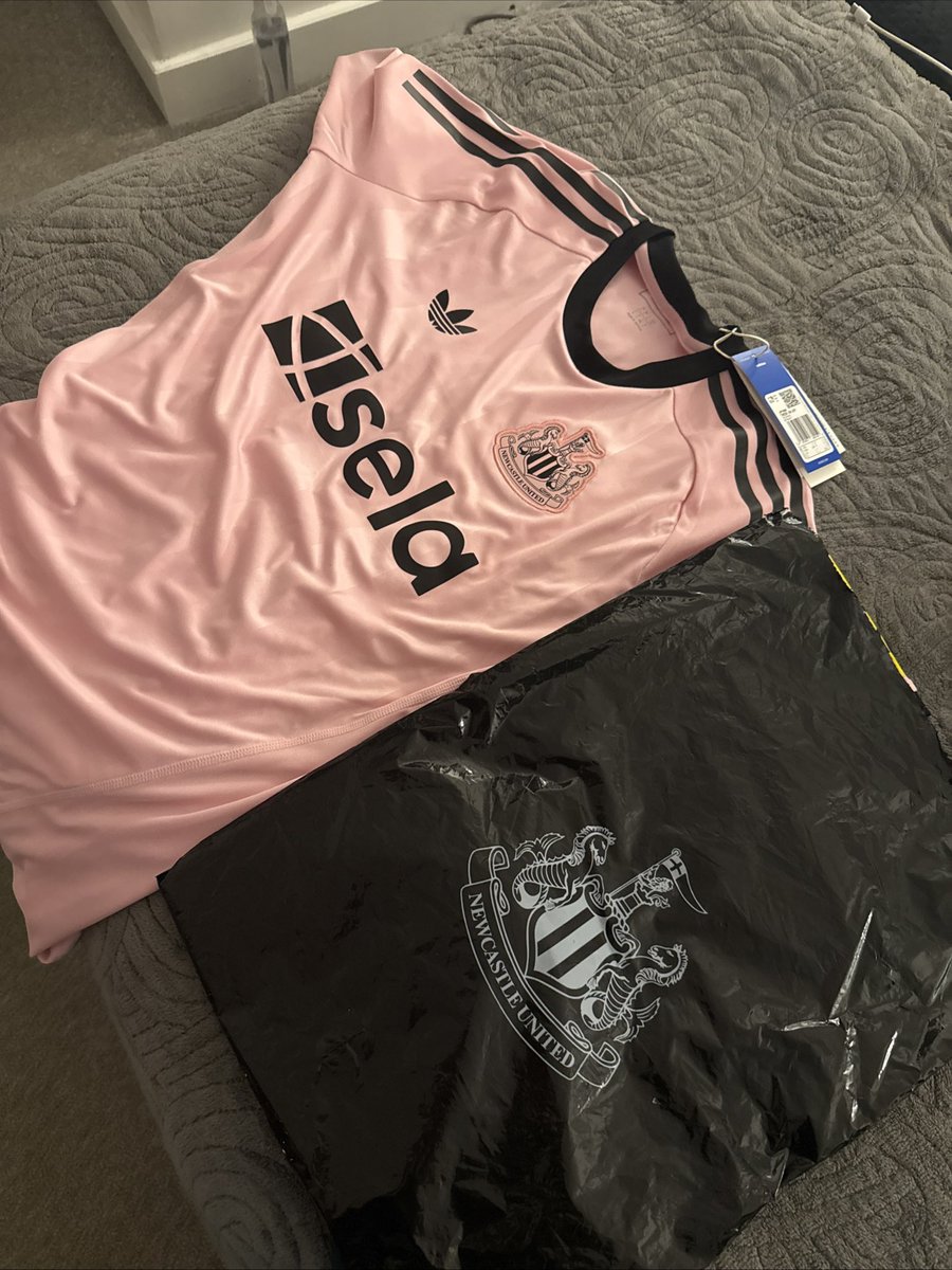 PATOuk's tweet image. For Sale, Newcastle United Pink top, brand new with tags. Was bought from club shop, receipt available on request. I have two, one XL and one L will keep which ever one doesn’t sell. DM me if interested. #NUFC