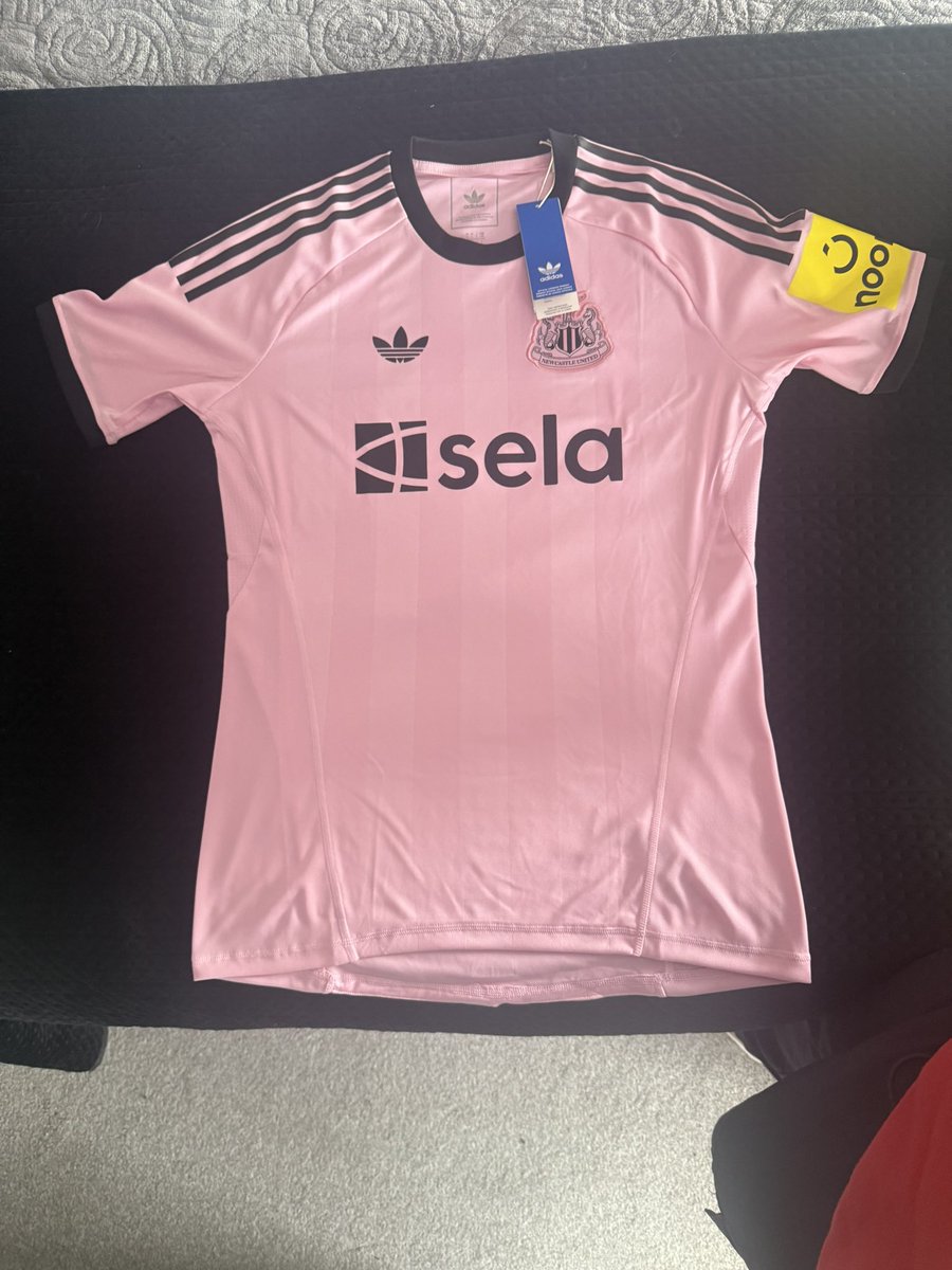 PATOuk's tweet image. For Sale, Newcastle United Pink top, brand new with tags. Was bought from club shop, receipt available on request. I have two, one XL and one L will keep which ever one doesn’t sell. DM me if interested. #NUFC