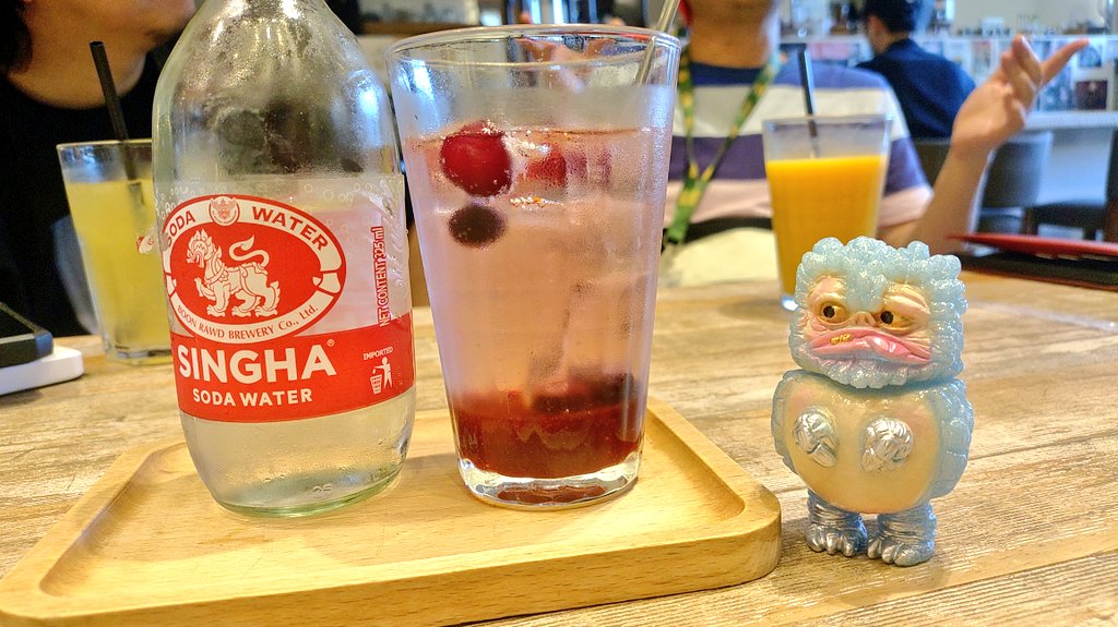 おはようございます🐶
なんか席料も取られてたらしい
美味しかった1000円くらいの
お高い水分❗