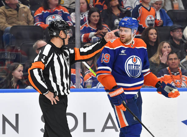 ScoutingTheRefs's tweet photo. Oilers vs. Panthers
Referee: Frederick L'Ecuyer #17
Referee: Wes McCauley #4
Lines: Andrew Smith #51
Lines: Steve Barton #59
https://t.co/cvLUZu2lEM
#LetsGoOilers #TimeToHunt #EDMvsFLA #NHL https://t.co/1fSN05FTSw