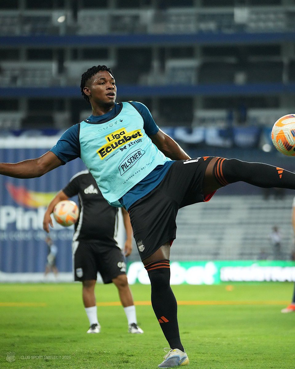 CSEmelec's tweet image. Calentamiento ✅

#CSEvsSDA #LigaEcuabet
#VamosEmelec ⚡️