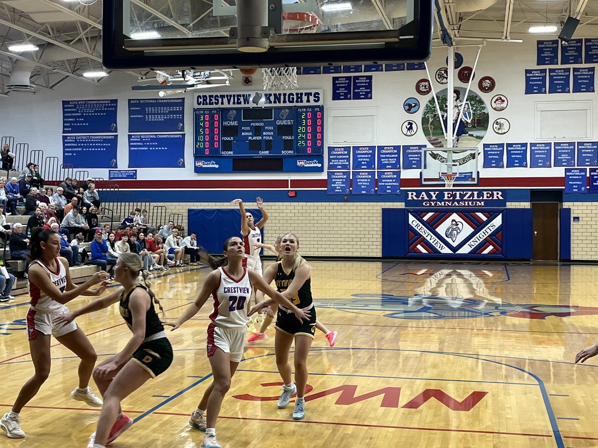 J_Lautzenheiser's tweet image. VGBK after 1st Quarter: Lady Knights tied up with Ottoville, 9-9, from the Ray in Convoy. #OHSAA #NWC #Knights @CVKnightsSports