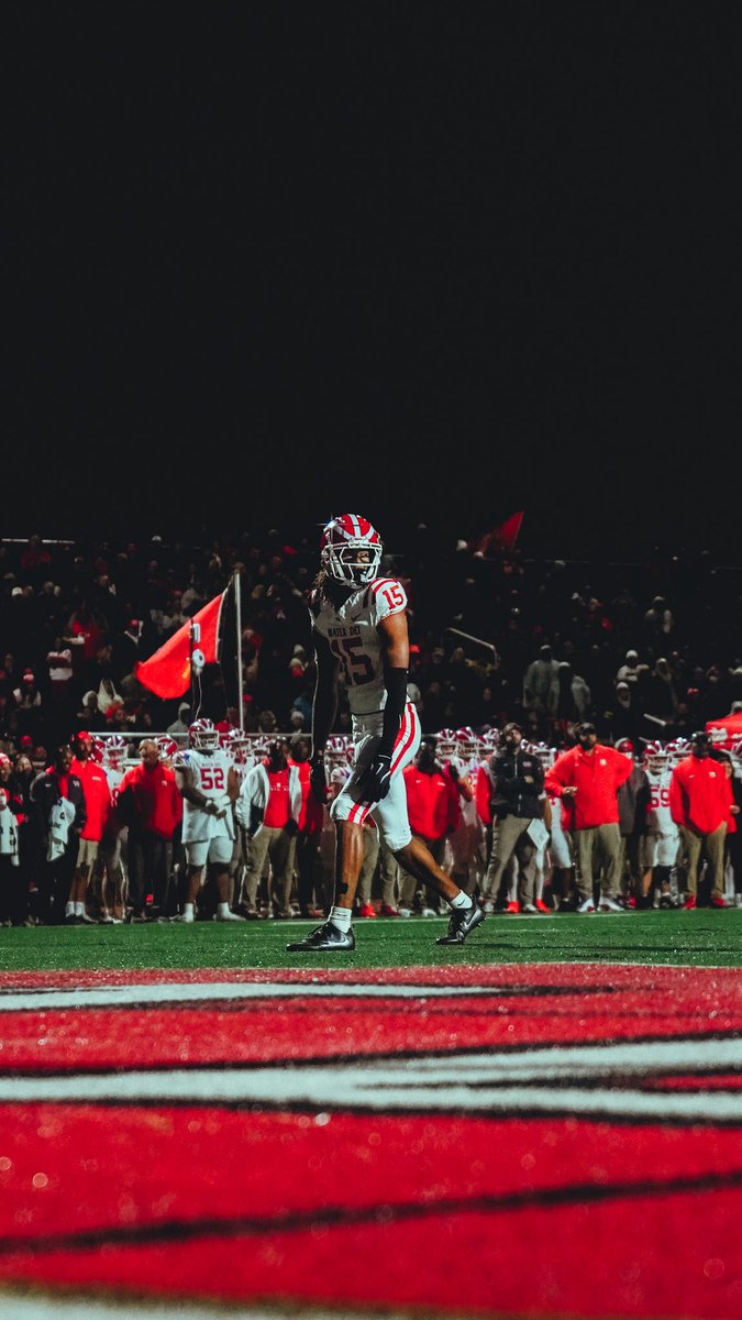 ChrisHenryJr's tweet image. Not how I wanted to finish my HS career, but at the end of the day I'm grateful to even have been out there with my brothers.Thank you to all the coaches, trainers, and teammates I have had throughout these 4 years. The Journey not done it's just getting started!! 15 out \|/