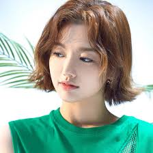 Prakashrich2's tweet image. ☕ She always brings a book to the coffee shop. #ReadingTime