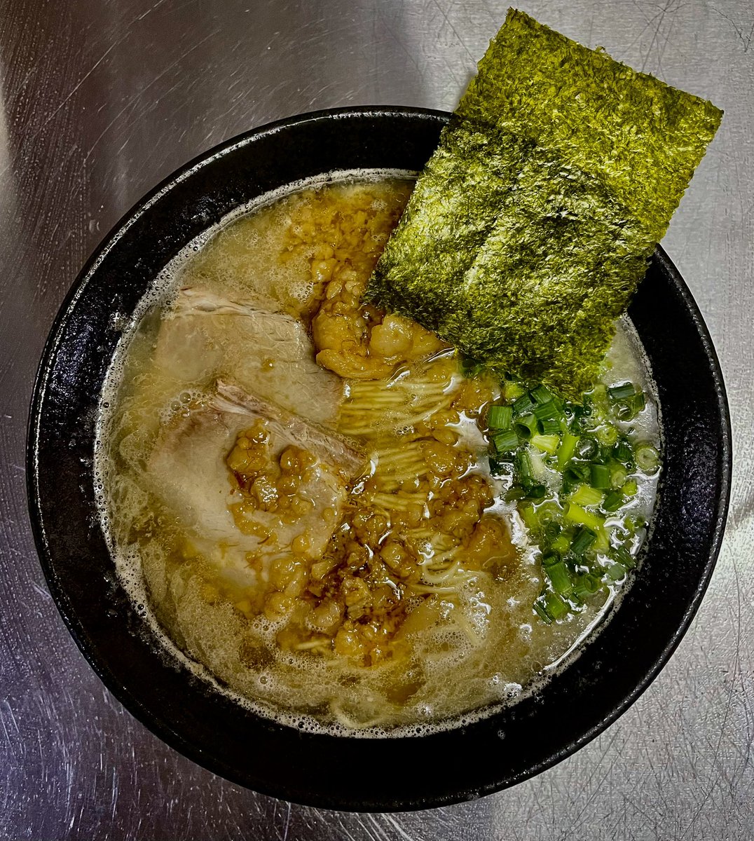 おはようございます☀
寒いですね❄️ラーメン食べて足の先まで暖まりましょう🍜
本日もご来店お待ちしております！
【営業時間】
・11:00-15:00（14:45）
・18:00-21:00（20:45）
【定休日】
・水曜日、(土)夜の部
#埼玉ラーメン
#豚骨ラーメン
#さいたま市ラーメン
#鉄道博物館