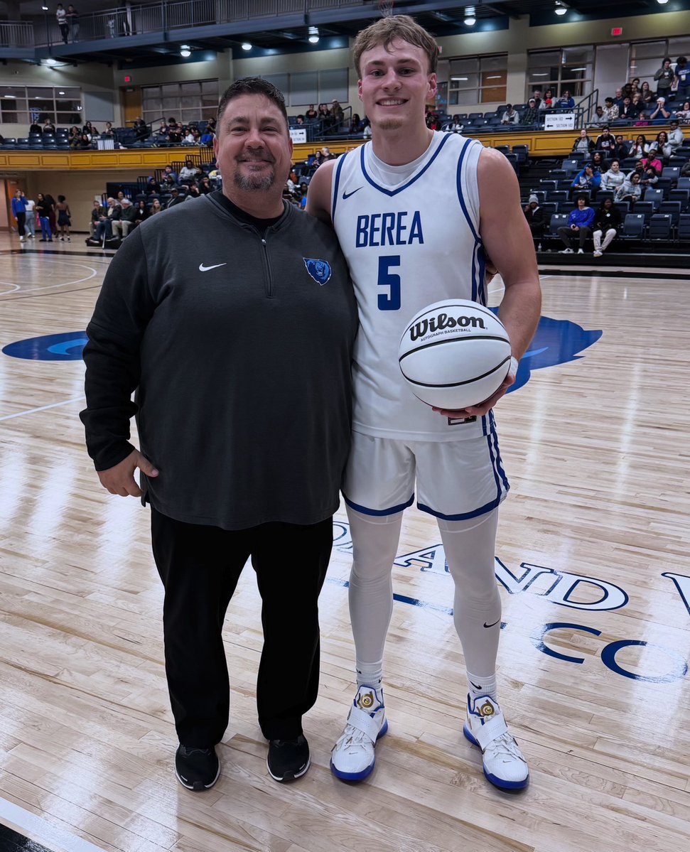 Congratulations to senior Bryce Riley, the newest member of Berea’s 1,000-point club! He needed 19 tonight and got all 19, becoming the 39th Mountaineer to hit 1k — and doing it on Homecoming is extra special 💪